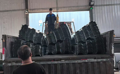 闭口楼承板耐火时限实测：大跨度怎样选城北楼承板